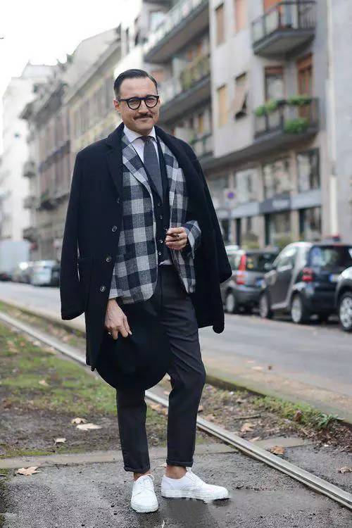 服装搭配七种场合男士_服装男生搭配时尚图片大全_男生如何搭配服装更时尚