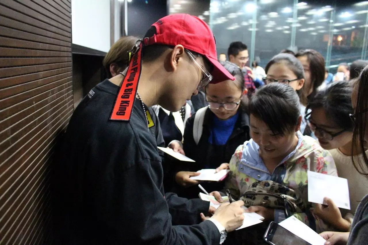 炫舞达人手游_炫舞时尚白领达人_炫舞搭配达人