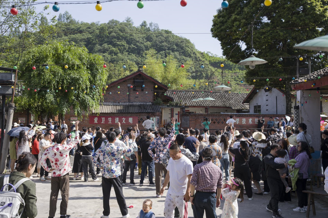 峨眉山天景区天气预报_峨眉山2天旅游攻略_峨眉山景区天气查询