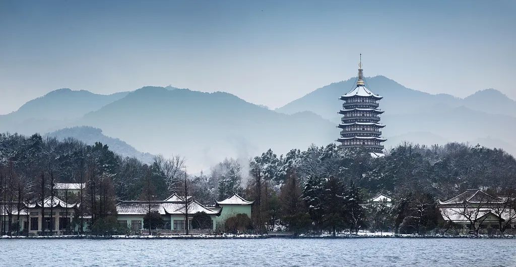兰新铁路旅游攻略_兰局旅游列车_兰铁国旅公司简介