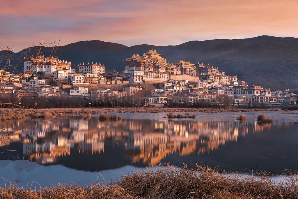 兰新铁路旅游攻略_兰局旅游列车_兰铁国旅公司简介