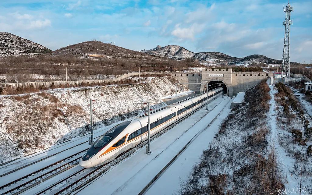 兰新铁路旅游攻略_兰铁国旅公司简介_兰局旅游列车