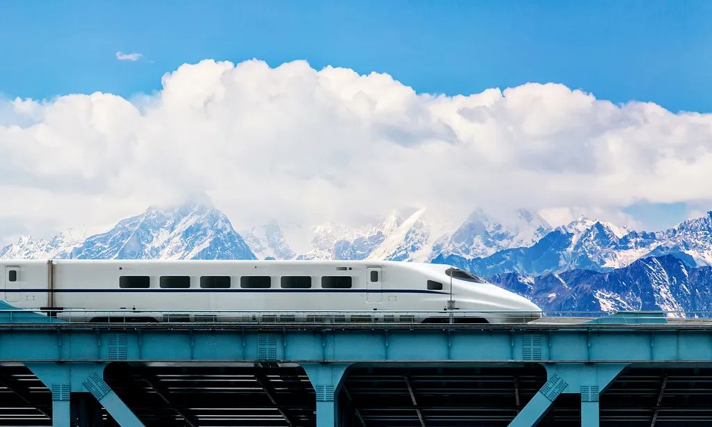 兰新铁路旅游攻略_兰铁国旅公司简介_兰局旅游列车