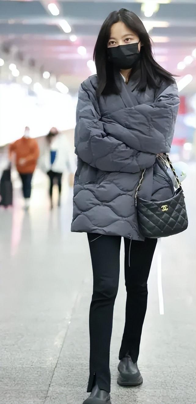 小黑裤 时尚_小黑裤是什么裤子_小黑裤的搭配