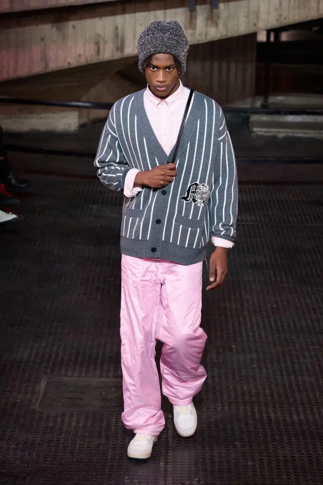 2024时尚毛衣-毛衣时尚品牌(图8) 2024时尚毛衣_毛衣时尚款_毛衣时尚品牌