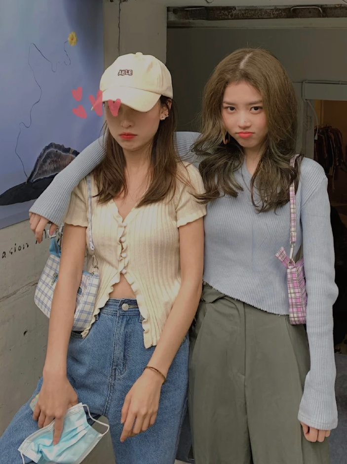 时尚女孩穿搭_女孩穿的很时尚_穿着时尚的女生给人什么感觉