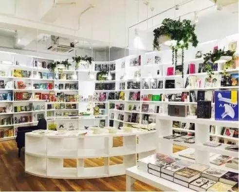 陈列品是什么东西_时尚洋品店陈列橱窗_陈列架展示架效果图