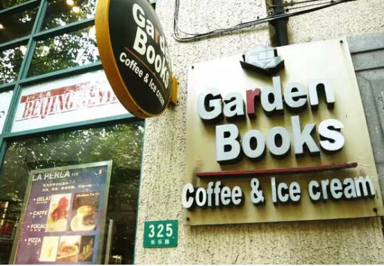 时尚洋品店陈列橱窗_陈列品是什么东西_陈列架展示架效果图