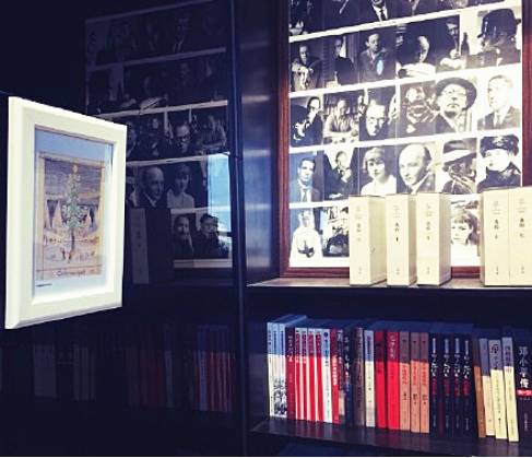 陈列品是什么东西_陈列架展示架效果图_时尚洋品店陈列橱窗