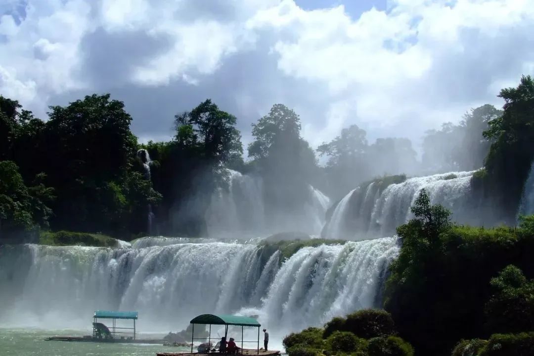 游览德天瀑布_自驾德天瀑布旅游攻略_德天瀑布旅游团