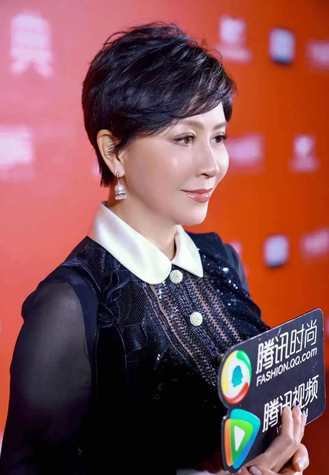时尚伊人杂志好吗_伊人时尚穿搭_时尚伊人杂志