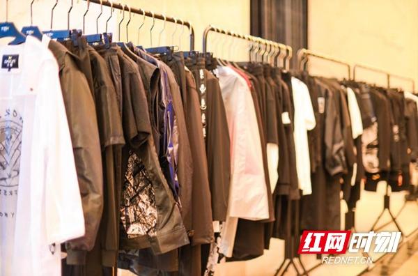 时尚男装加盟_男装加盟时尚品牌男装加盟项目_时尚男装品牌加盟