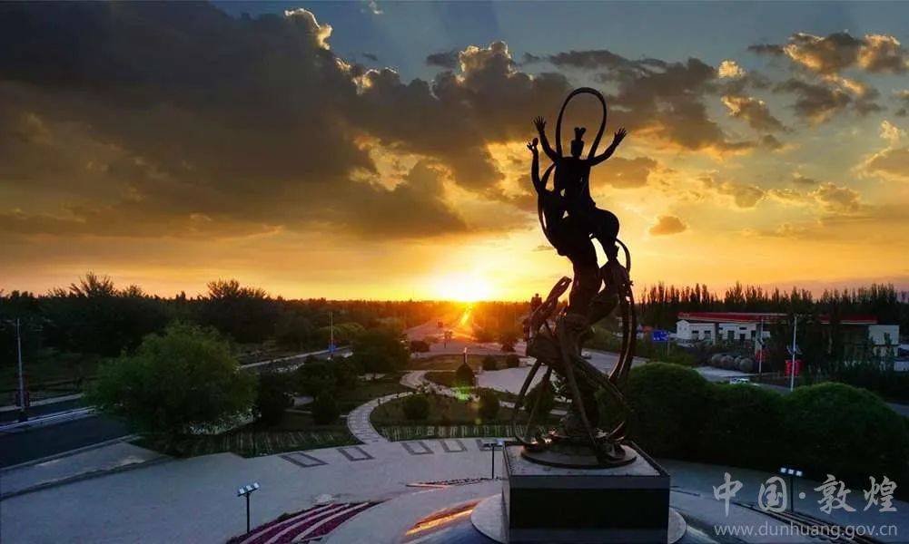 十一莫高窟旅游攻略_莫高窟旅行攻略_莫高窟攻略