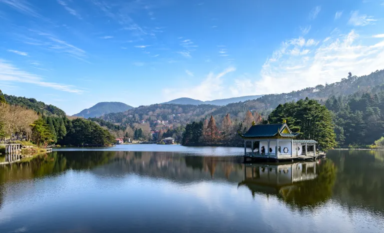 乘火车游三清山旅游攻略_三清山在哪个火车站下车_坐火车到三清山哪站下