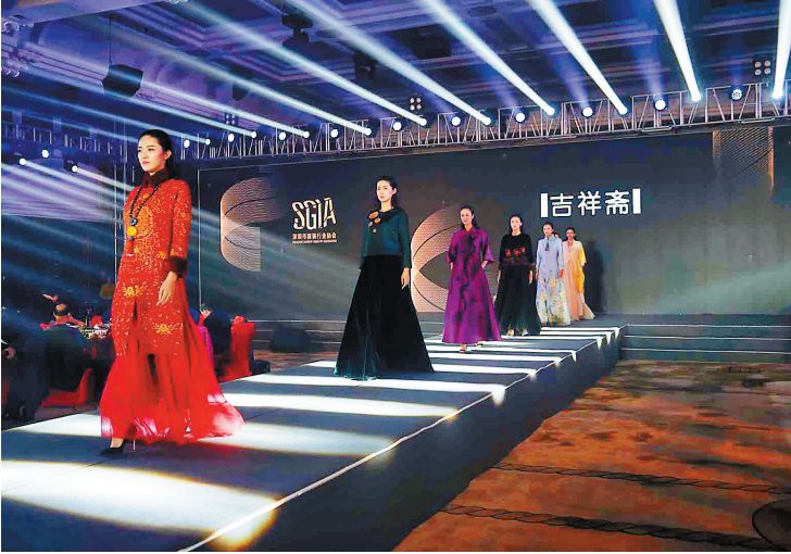 服装主持时尚图片人物女_服装的主持_时尚主持人服装图片