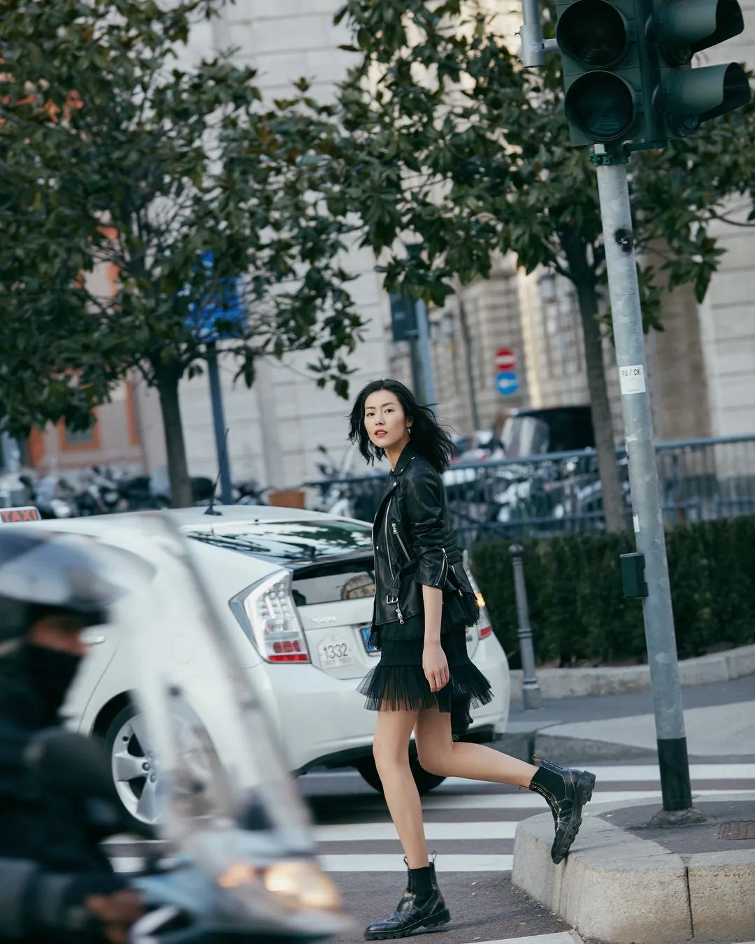 时尚性感动态女性背影图片_背影图女唯美_背影性感图片唯美伤感