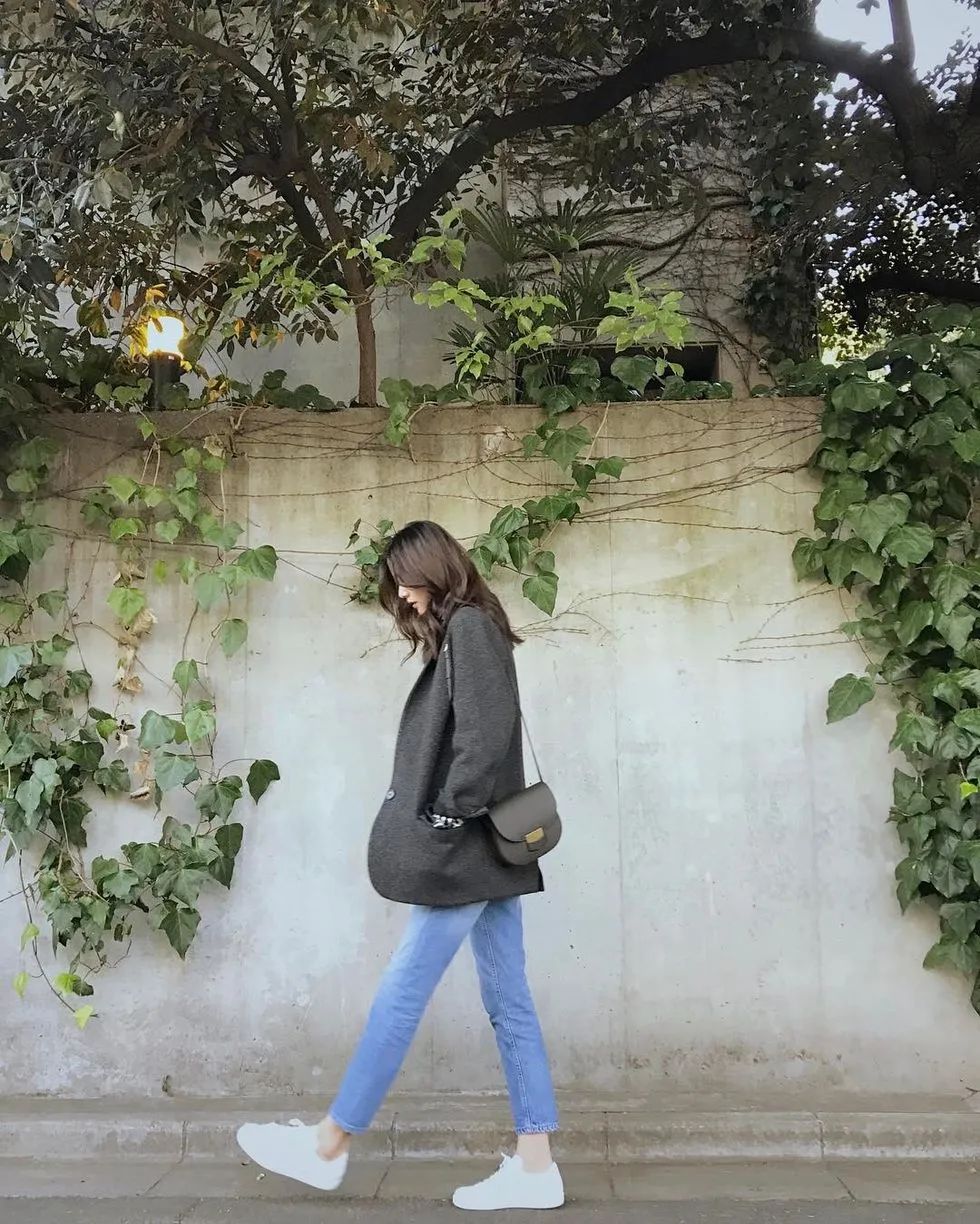 时尚性感动态女性背影图片_背影性感图片唯美伤感_背影图女唯美