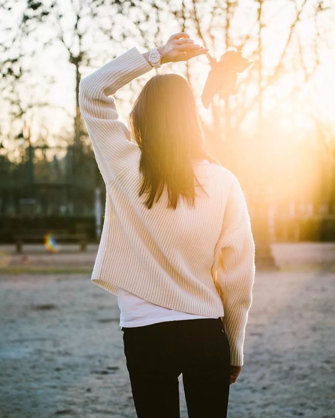 背影图女唯美_时尚性感动态女性背影图片_背影性感图片唯美伤感