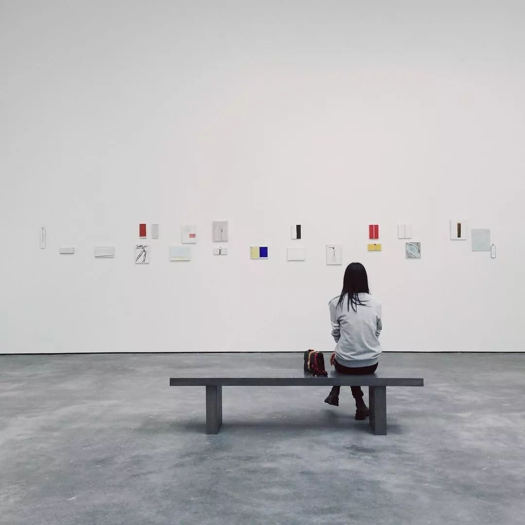 背影性感图片唯美伤感_背影图女唯美_时尚性感动态女性背影图片