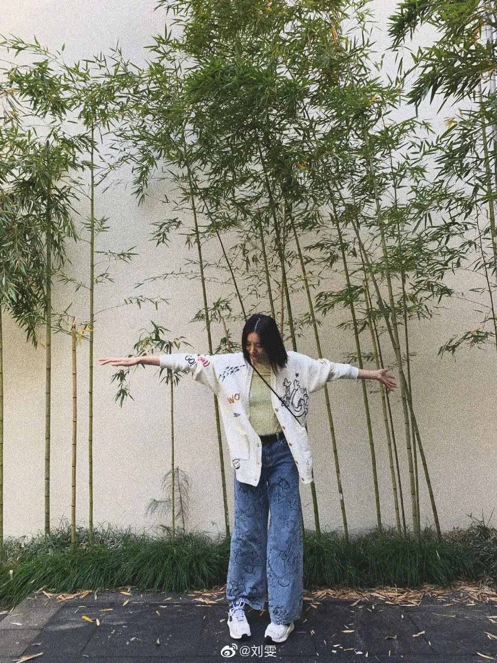 背影性感图片唯美伤感_时尚性感动态女性背影图片_背影图女唯美