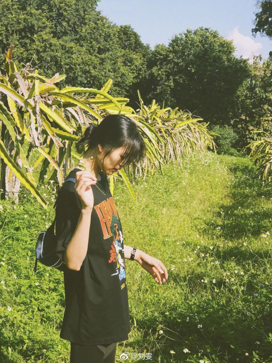 背影性感图片唯美伤感_背影图女唯美_时尚性感动态女性背影图片