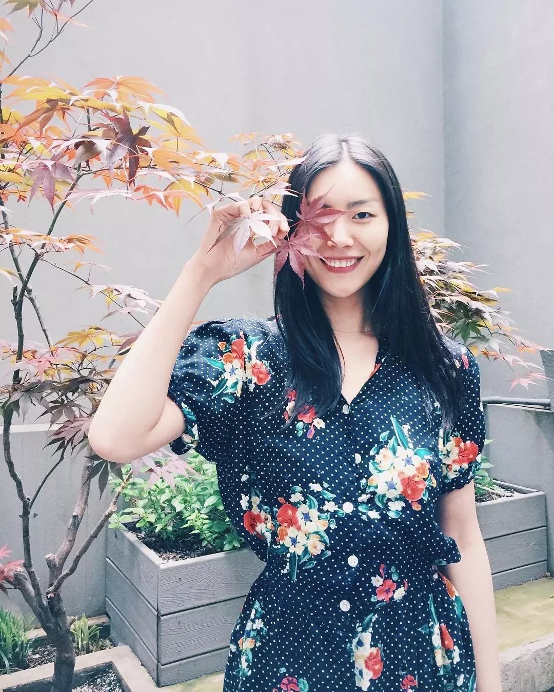 时尚性感动态女性背影图片_背影性感图片唯美伤感_背影图女唯美