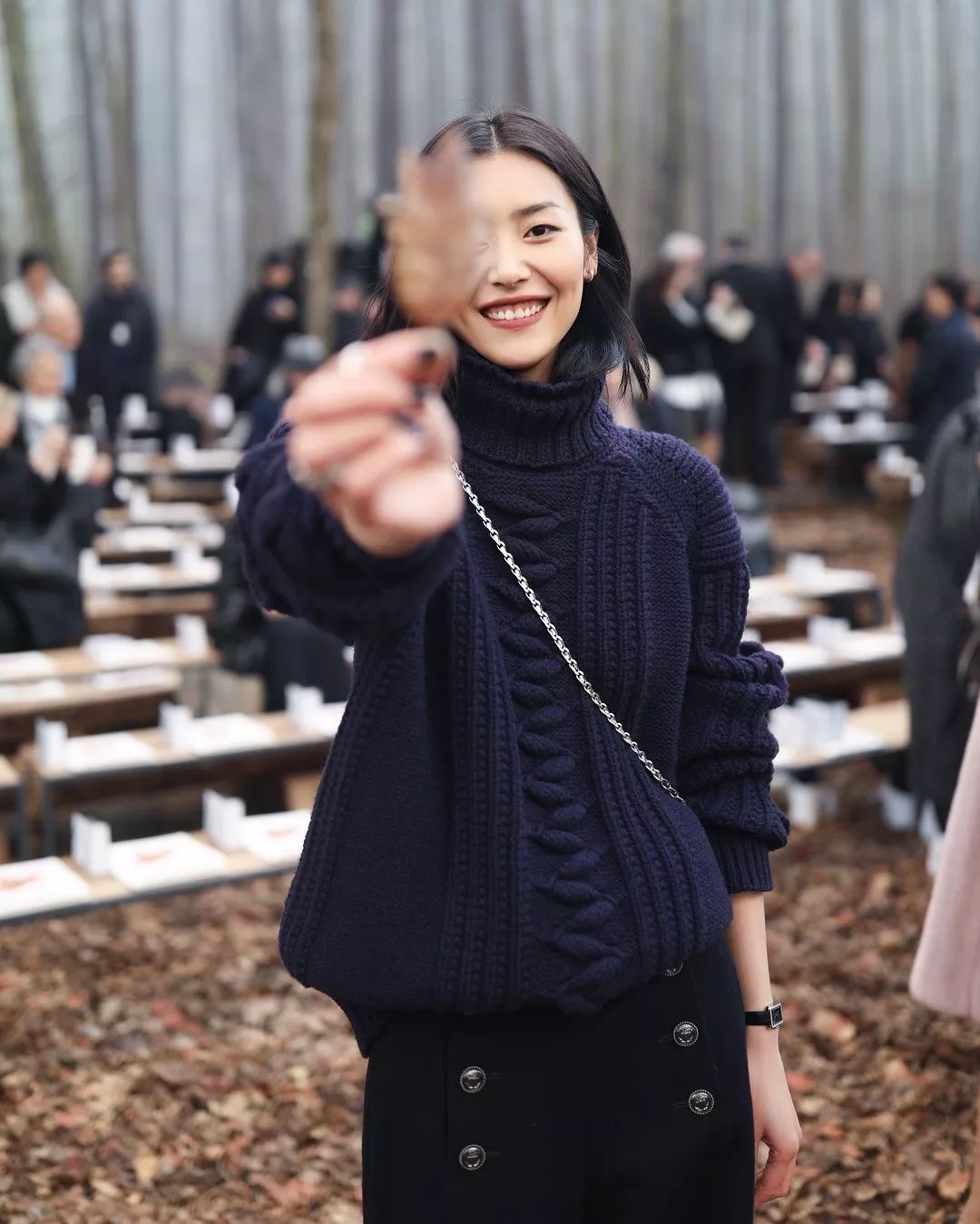 背影性感图片唯美伤感_时尚性感动态女性背影图片_背影图女唯美