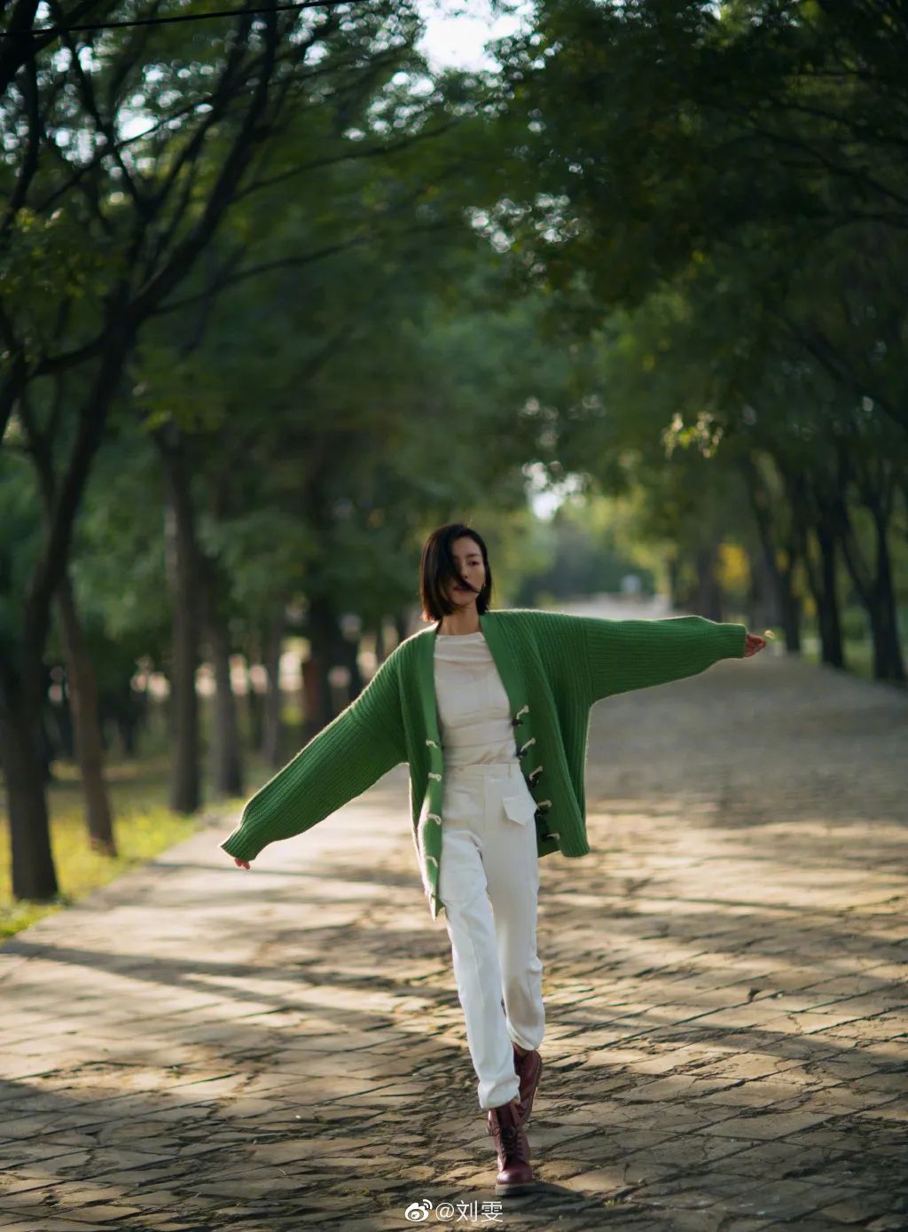 时尚性感动态女性背影图片_背影图女唯美_背影性感图片唯美伤感