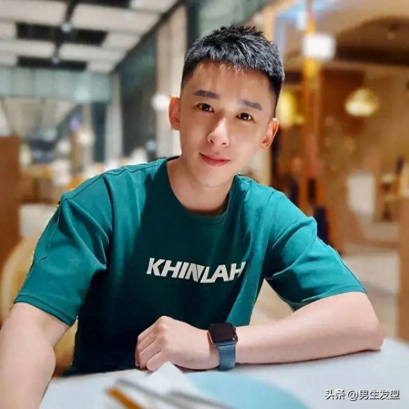 潮流男生时尚发型图片_时尚潮流男生发型_潮流男生时尚发型图片大全