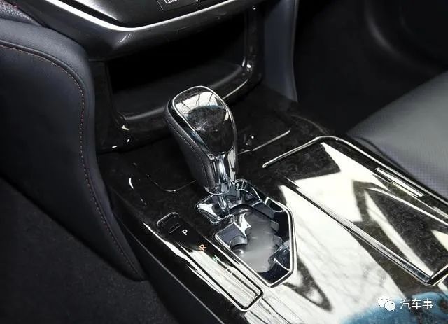 皇冠时尚和运动那个好-皇冠运动和时尚什么区别(图1) 皇冠运动服_皇冠时尚和运动那个好_皇冠运动和时尚什么区别