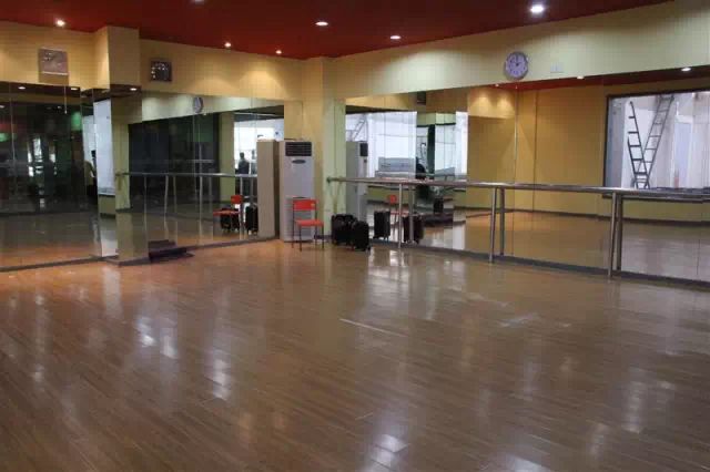 郑州时尚爵士舞-郑州爵士舞蹈(图28) 郑州时尚爵士舞_郑州爵士舞蹈_郑州jd爵士舞