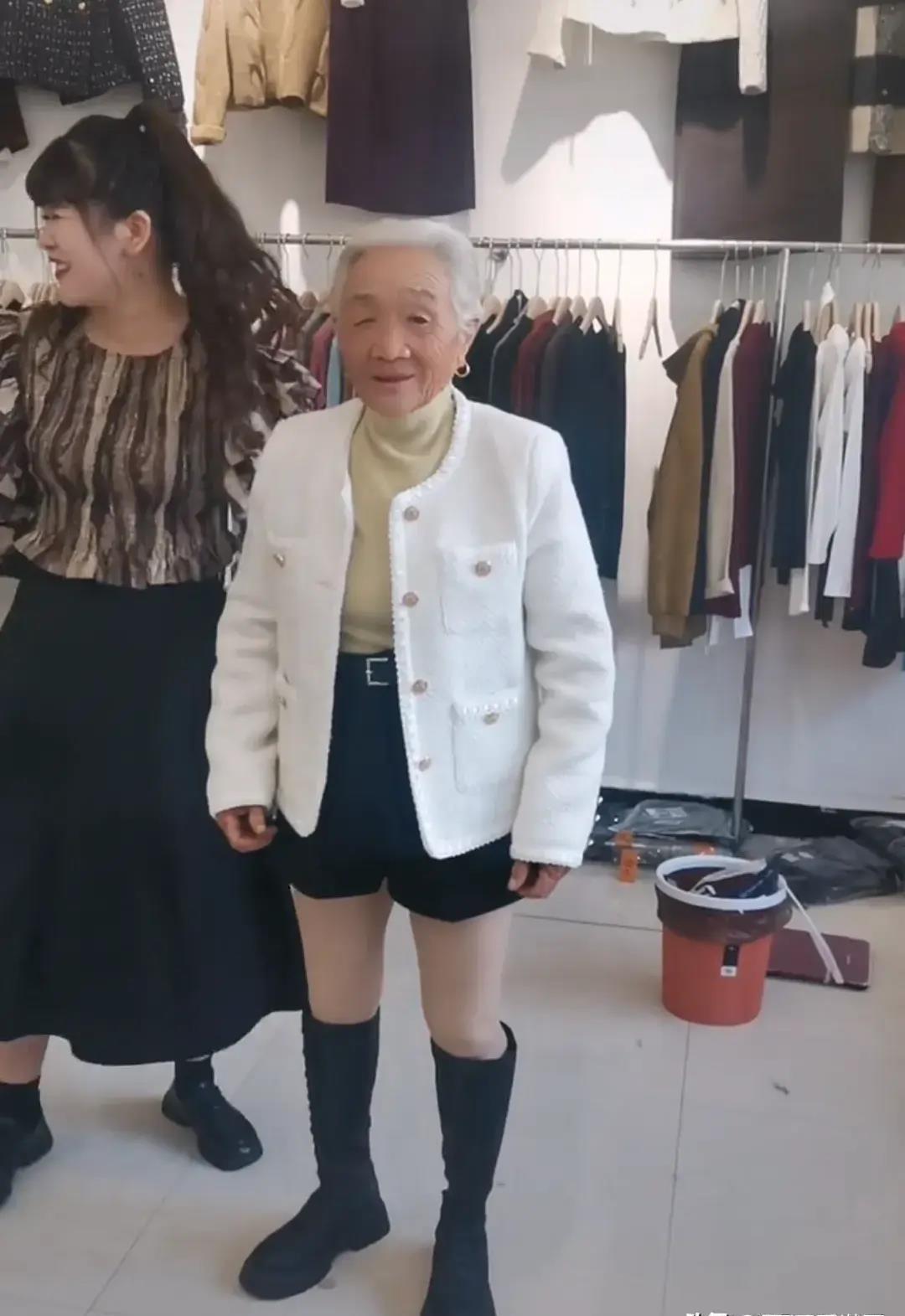 时尚女王服装店-女王服装时尚店地址(图3) 女王服装时尚店地址_时尚女王服装店_女王范服装店