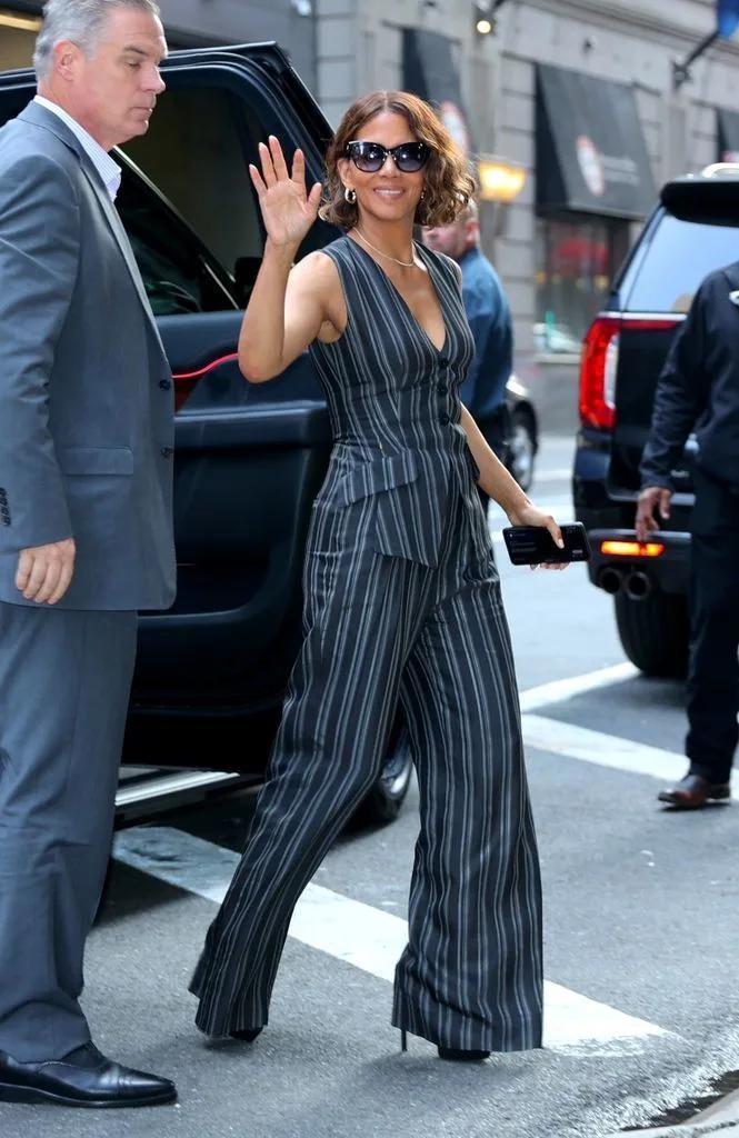 近几天欧美时尚街拍-欧美街拍2019时尚搭配(图7) 欧美街拍2020秋冬_近几天欧美时尚街拍_欧美街拍2019时尚搭配