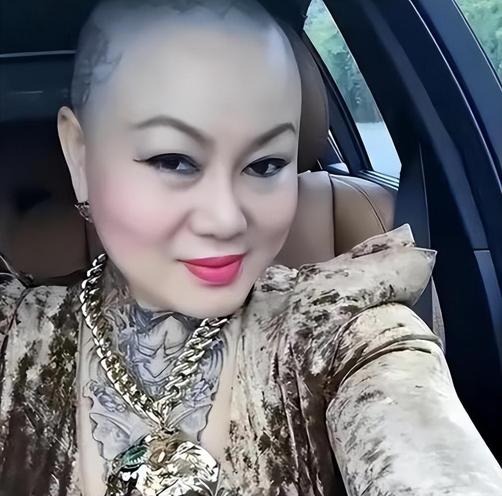 时尚女王服装店-女王服装店连锁店(图4) 女王服装店连锁店_女王服装时尚店地址_时尚女王服装店