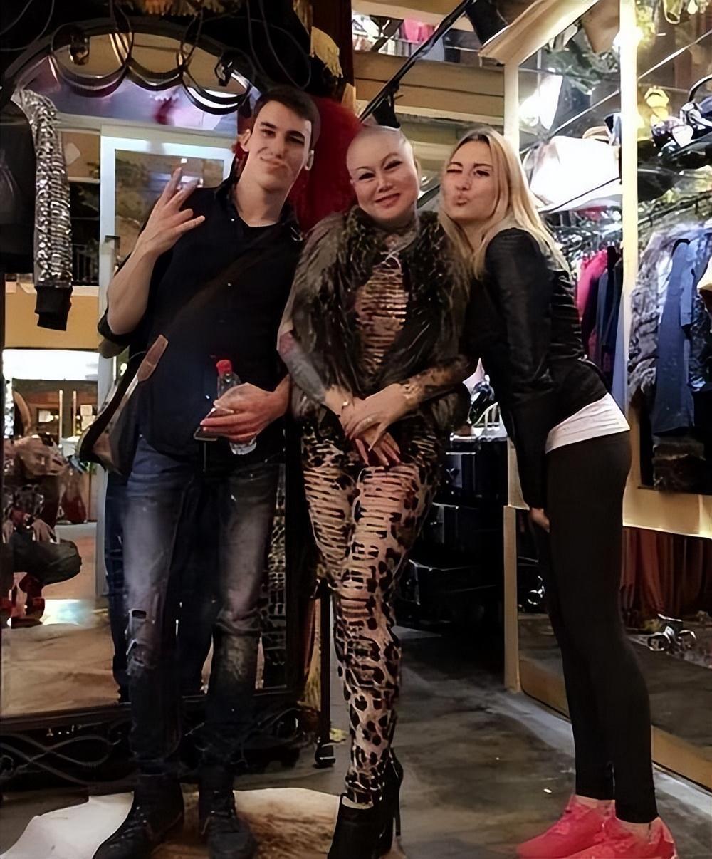 时尚女王服装店-女王服装店连锁店(图6) 女王服装时尚店地址_女王服装店连锁店_时尚女王服装店