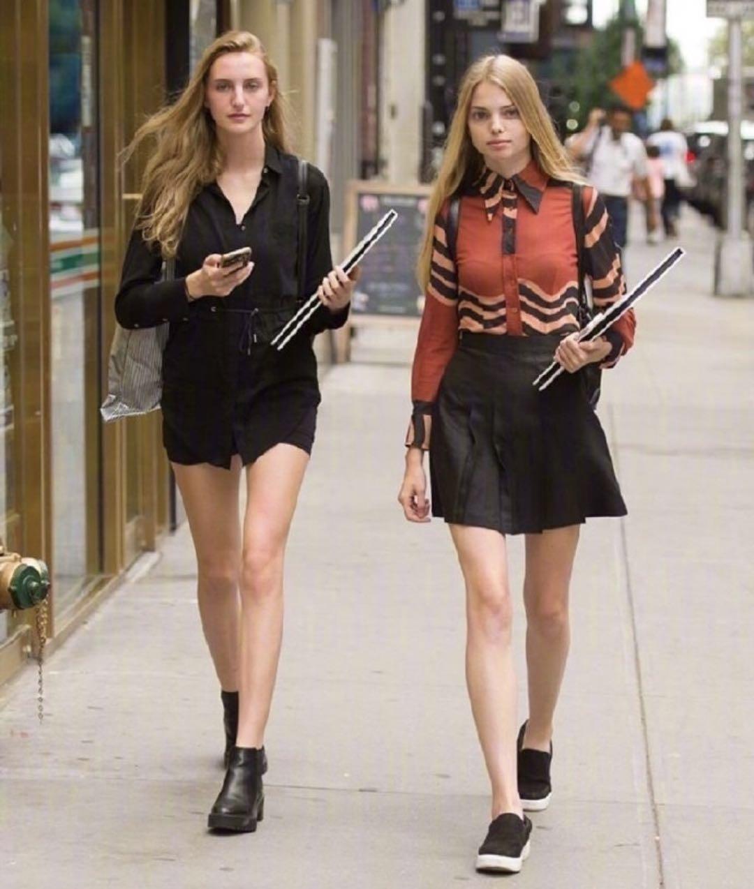 欧美街拍2019时尚搭配_欧美街拍2021夏_近几天欧美时尚街拍