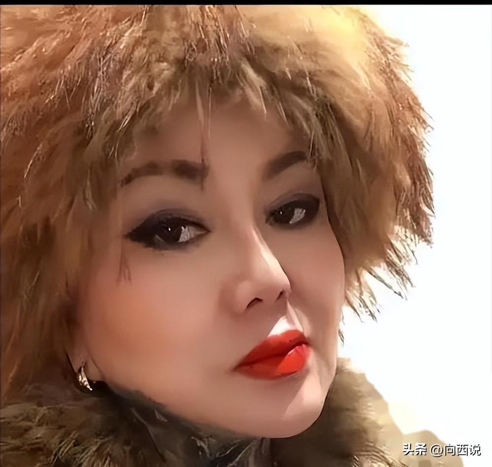 女王服装时尚店地址_女王新款服装实体店_时尚女王服装店