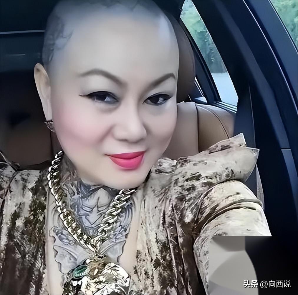 时尚女王服装店_女王新款服装实体店_女王服装时尚店地址