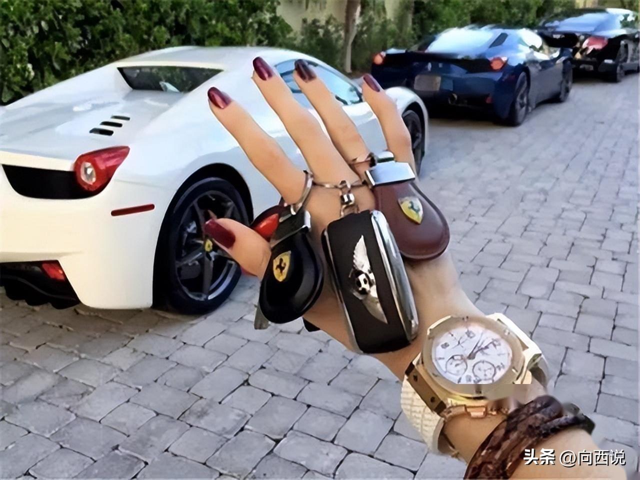 女王服装时尚店地址_时尚女王服装店_女王新款服装实体店