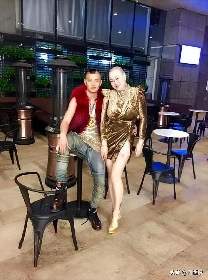 时尚女王服装店_女王服装时尚店地址_女王新款服装实体店