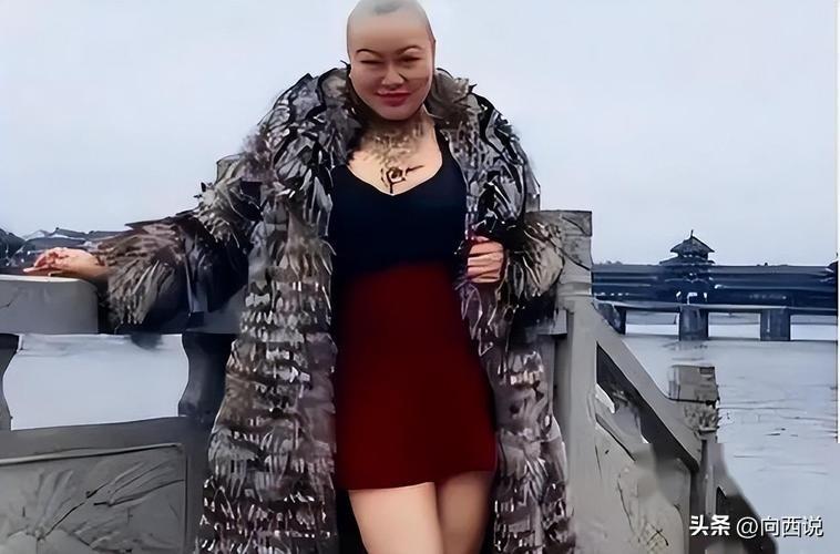 女王服装时尚店地址_女王新款服装实体店_时尚女王服装店