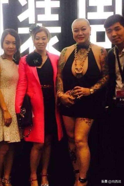 女王新款服装实体店_时尚女王服装店_女王服装时尚店地址