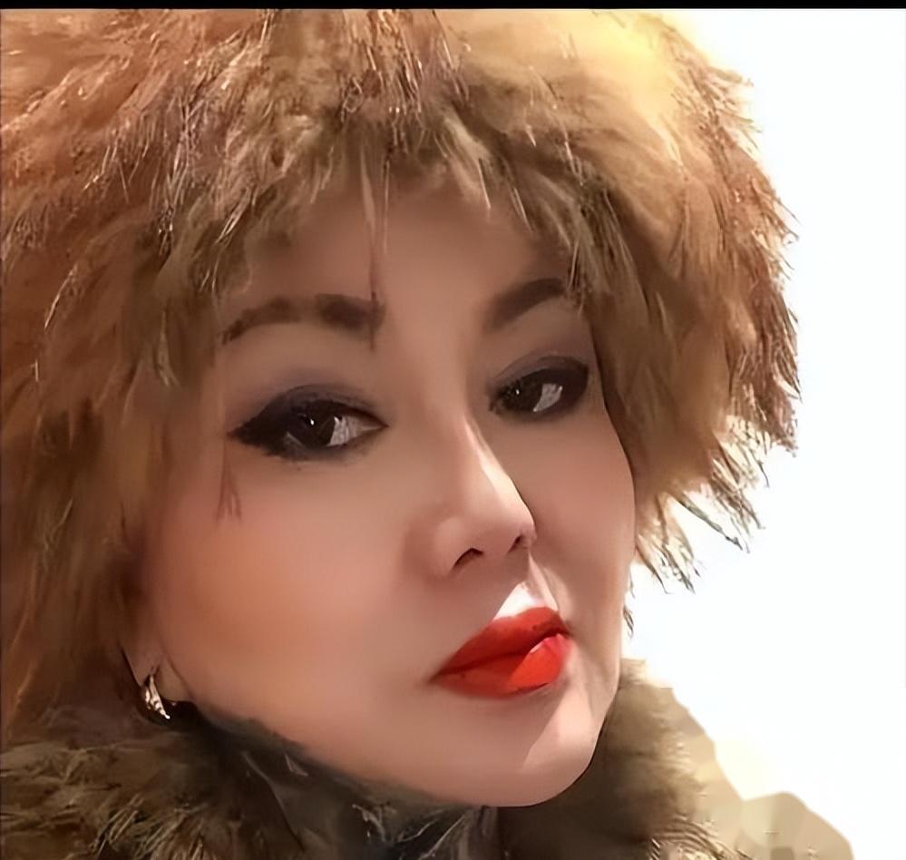 女王服装店连锁店_女王新款服装实体店_时尚女王服装店