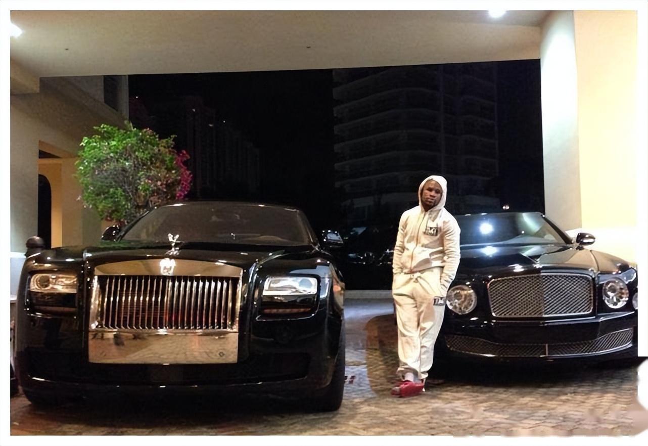 女王新款服装实体店_女王服装店连锁店_时尚女王服装店