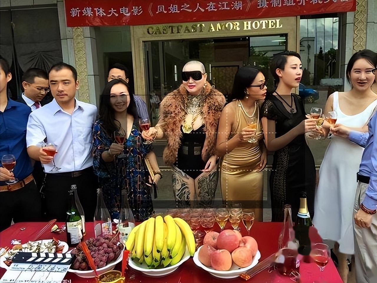 时尚女王服装店_女王服装店连锁店_女王新款服装实体店