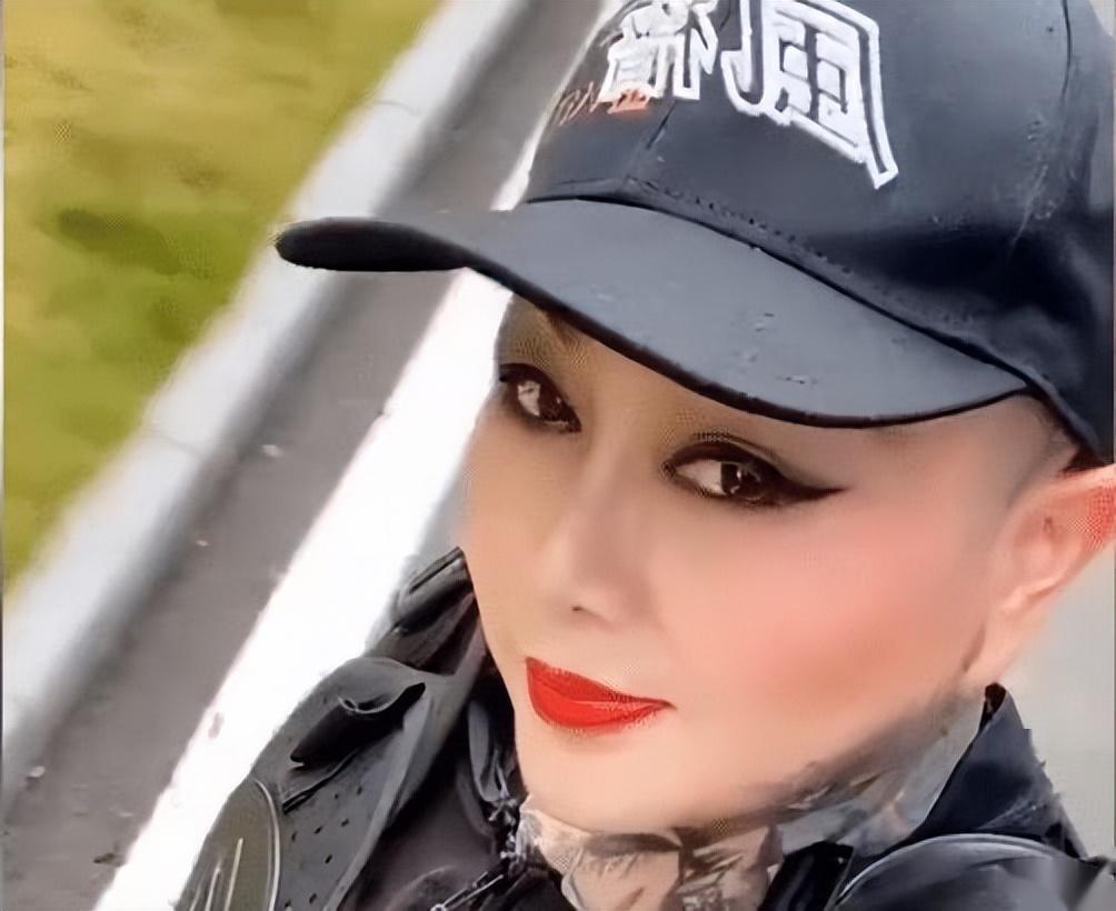 女王服装店连锁店_时尚女王服装店_女王新款服装实体店