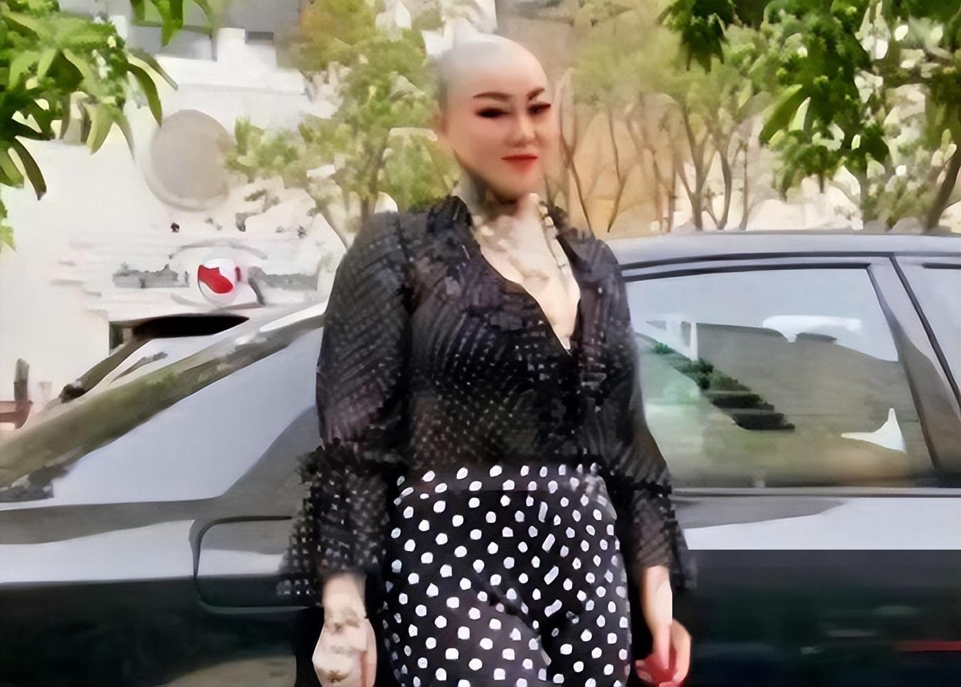 女王服装店连锁店_女王新款服装实体店_时尚女王服装店