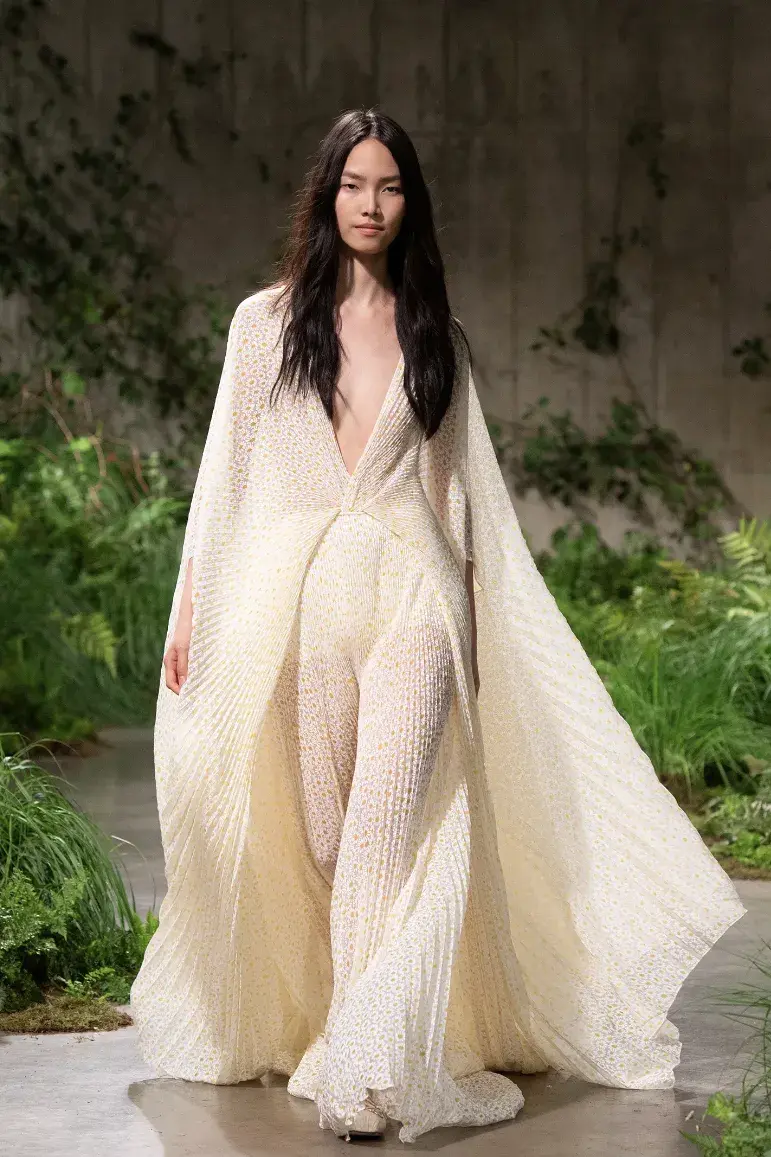 春夏街拍衣服搭配图片_2021春夏街拍_2024春夏时尚街拍图片