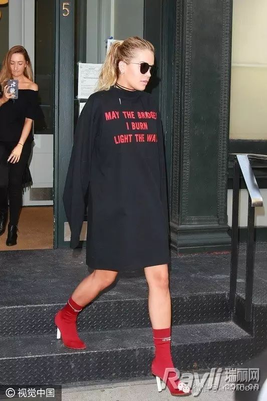 及踝靴时尚大片-踝靴搭配什么裤子(图20) 踝靴搭配什么裤子_及踝靴时尚大片_踝靴搭配裙子