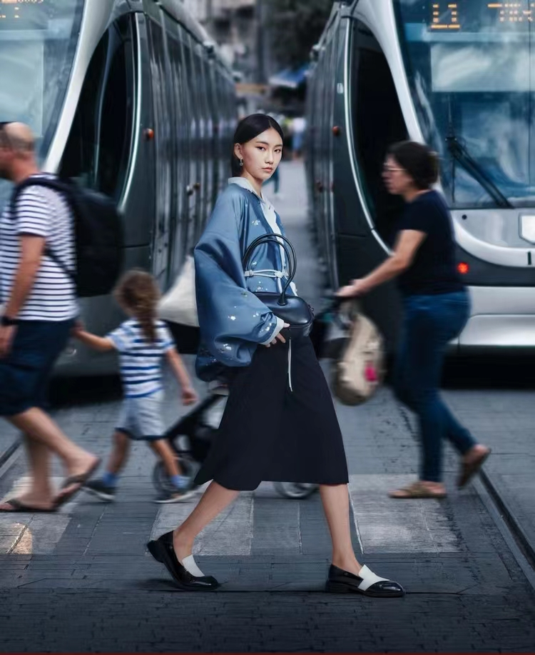 悦时尚服饰有限公司_悦己网时尚_悦己时尚英文